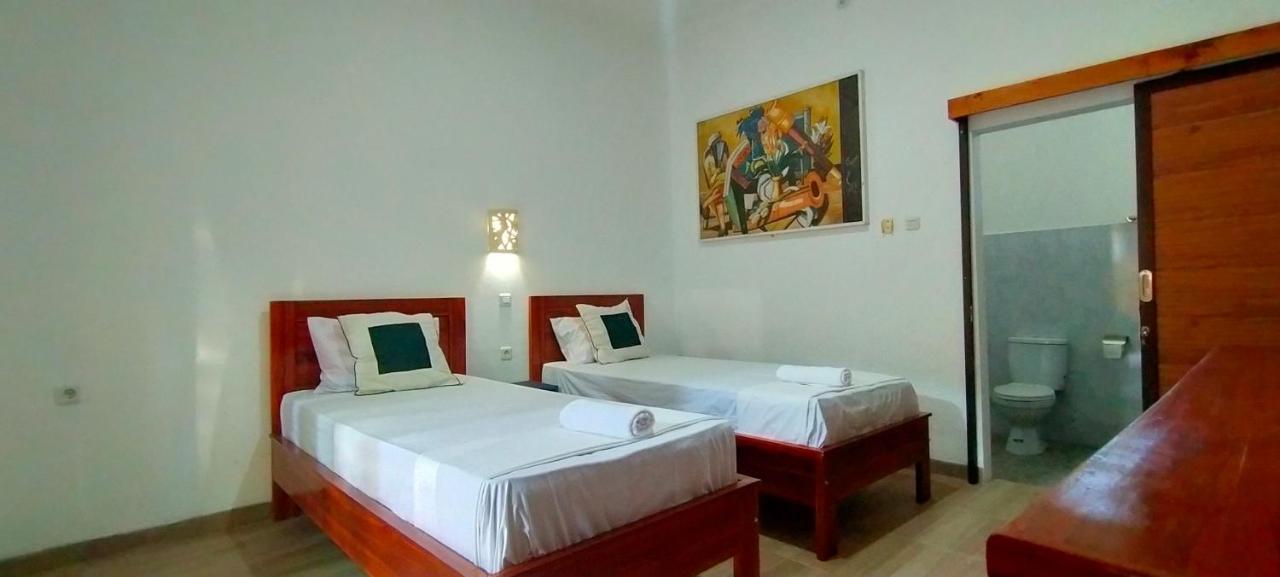 Tunjung Guest House Lovina Beach 불레렝 외부 사진