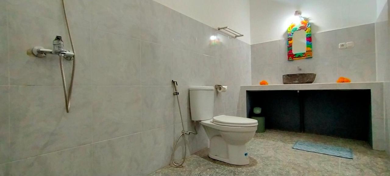 Tunjung Guest House Lovina Beach 불레렝 외부 사진