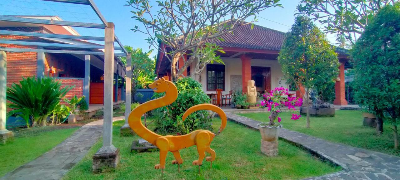 Tunjung Guest House Lovina Beach 불레렝 외부 사진