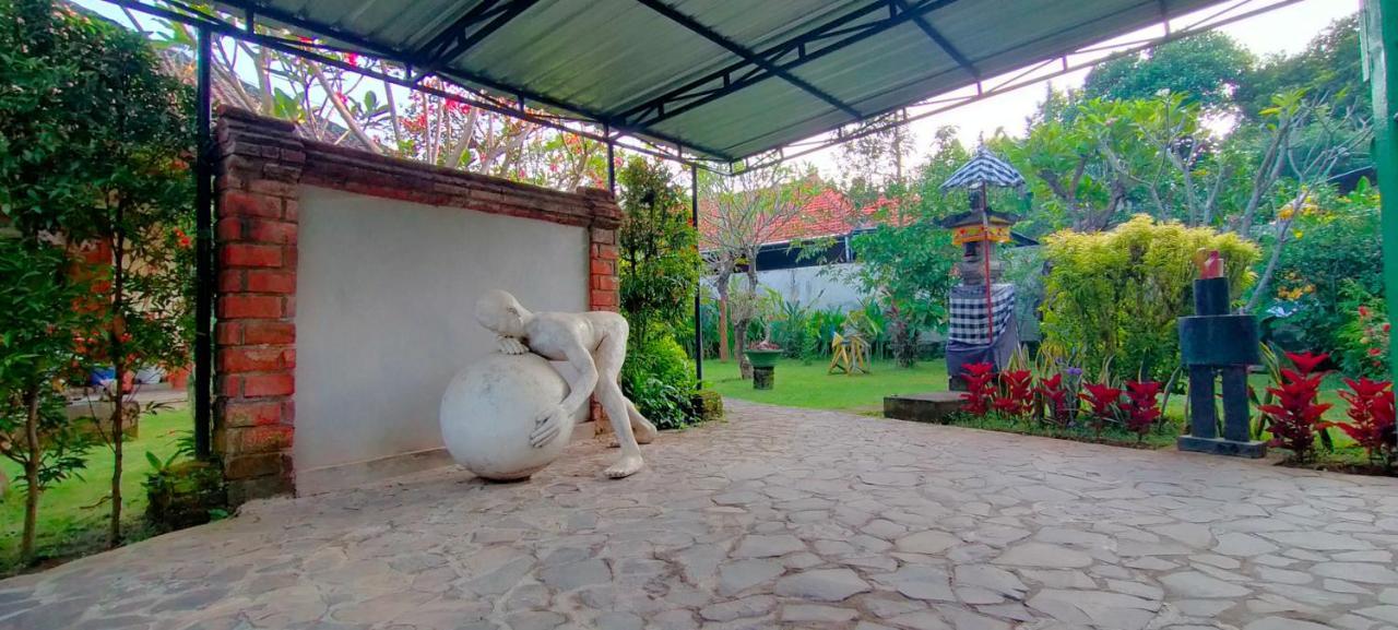 Tunjung Guest House Lovina Beach 불레렝 외부 사진