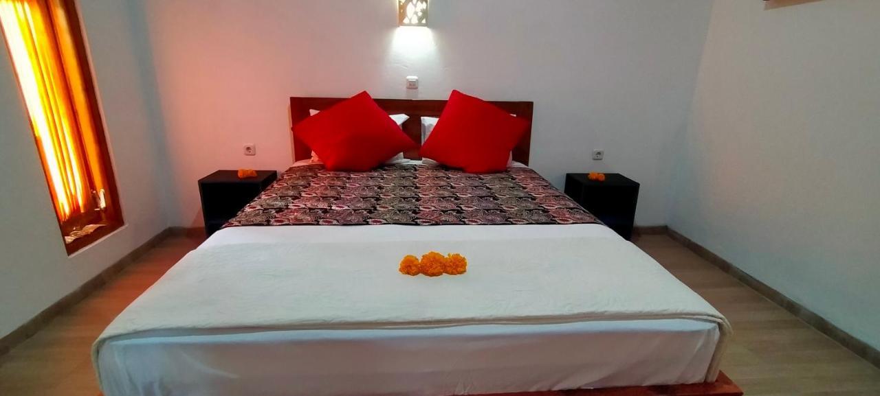 Tunjung Guest House Lovina Beach 불레렝 외부 사진