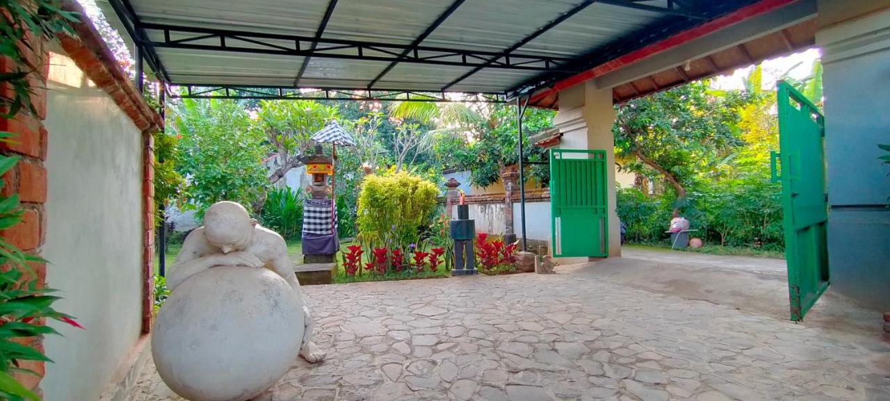 Tunjung Guest House Lovina Beach 불레렝 외부 사진