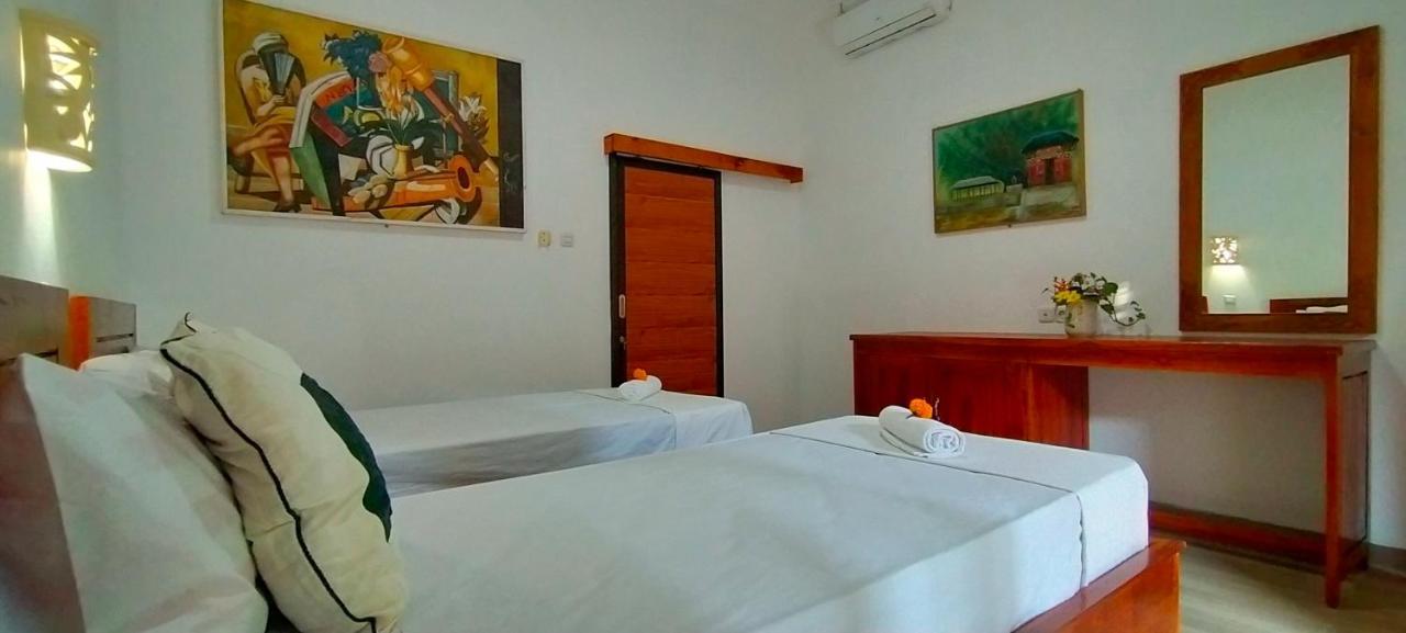 Tunjung Guest House Lovina Beach 불레렝 외부 사진
