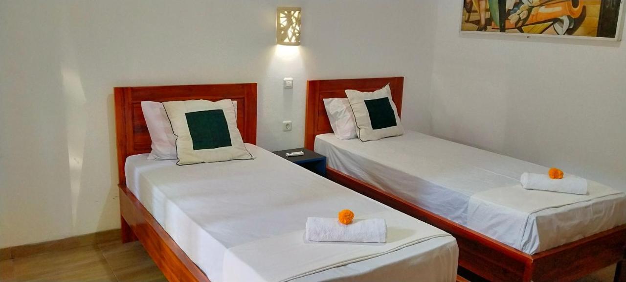 Tunjung Guest House Lovina Beach 불레렝 외부 사진