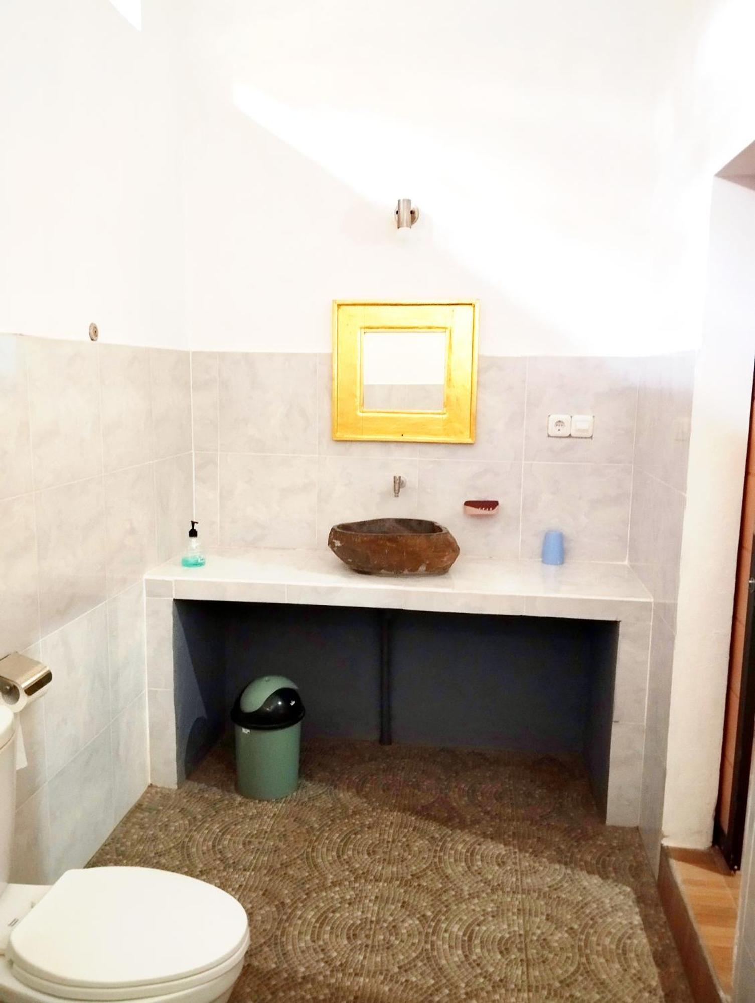 Tunjung Guest House Lovina Beach 불레렝 외부 사진